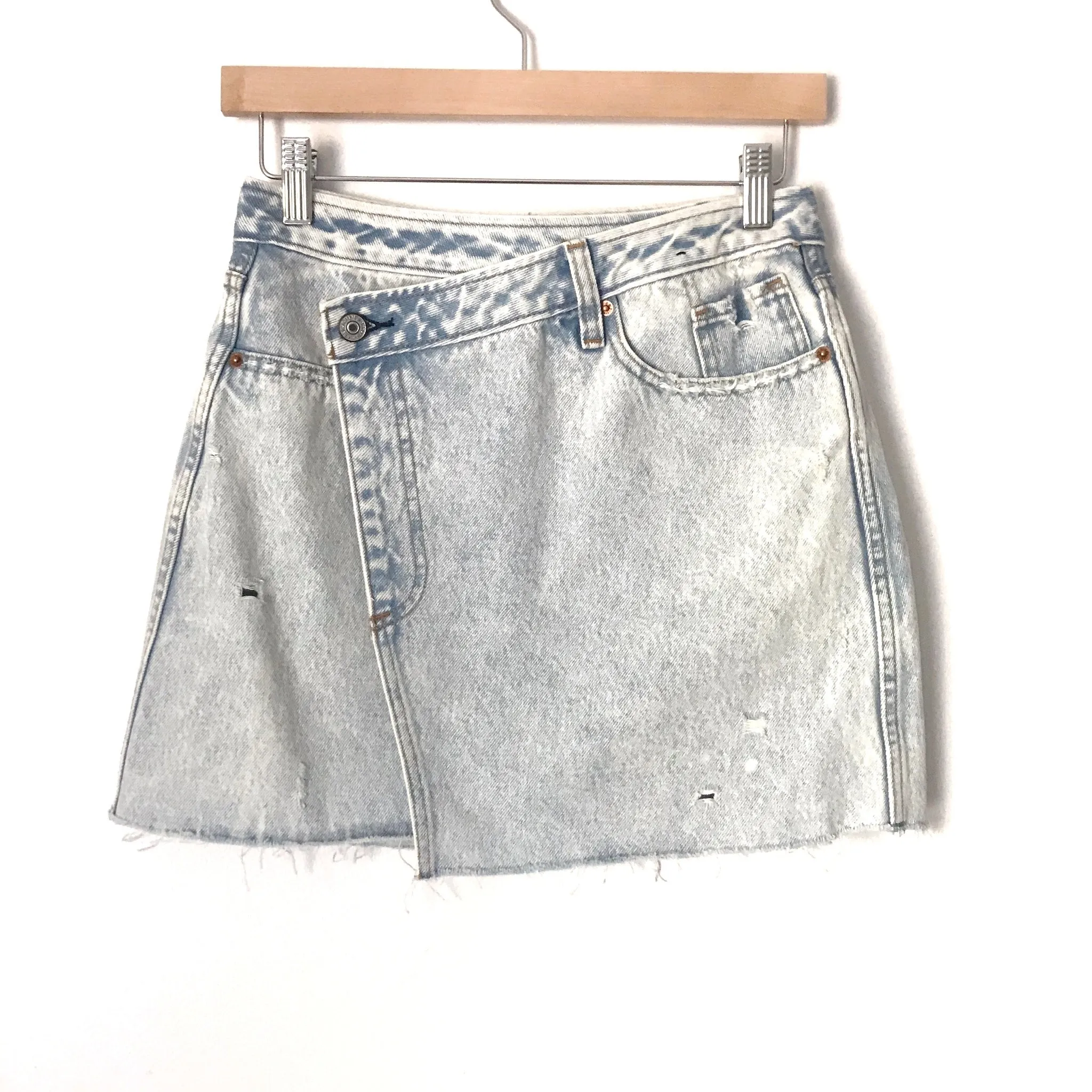 Abercrombie & Fitch Light Wash Wrap Denim Skirt NWT- Size 26/2