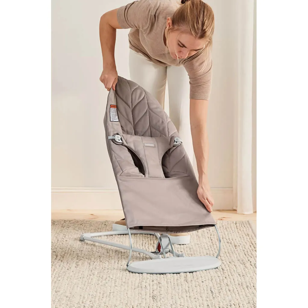 BabyBjorn Bouncer Bliss Cotton Petal Quilt Sand Grey