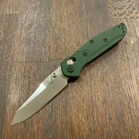 Benchmade 945 Mini Osborne Reverse Tanto CPM-S30V AXIS Lock Green Handle