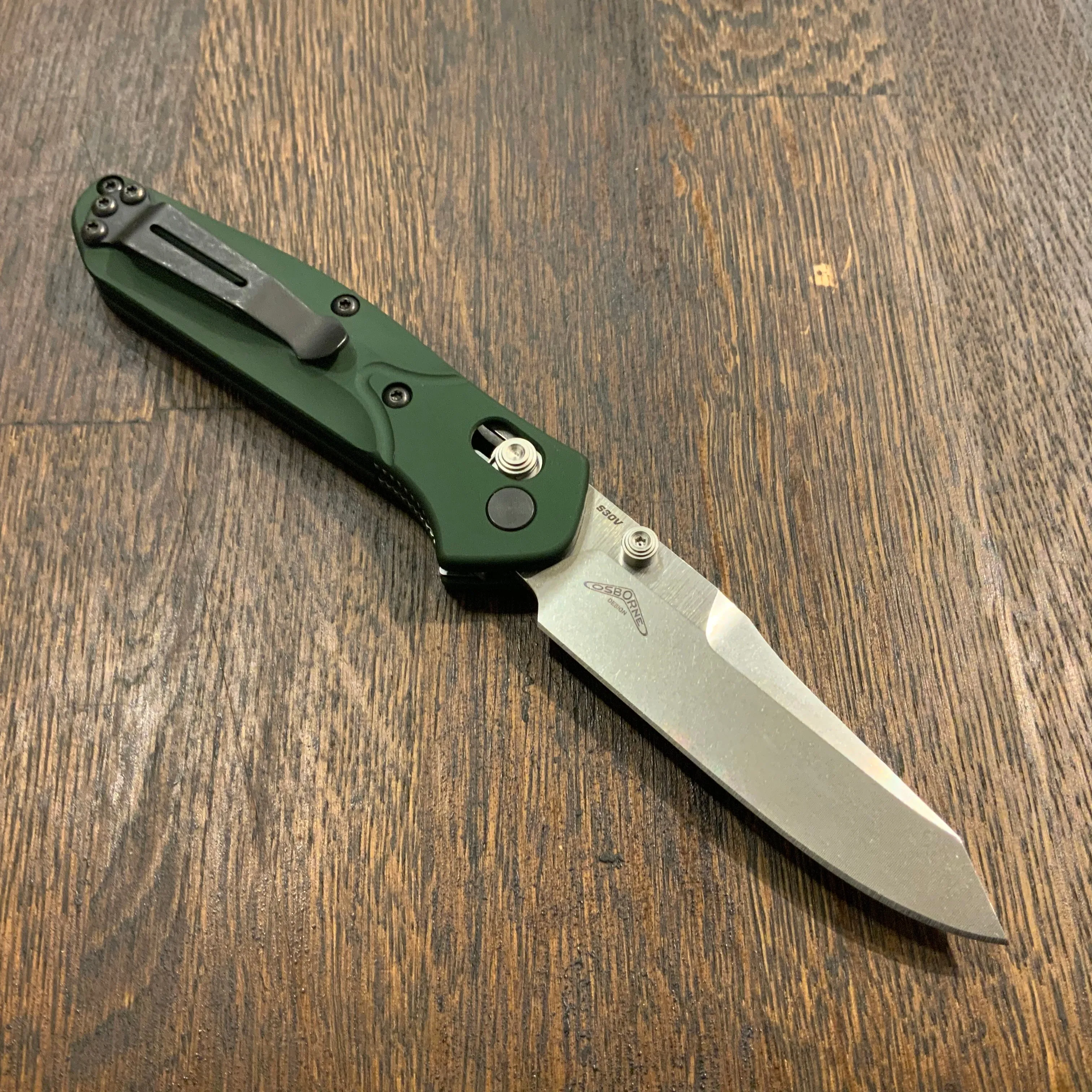 Benchmade 945 Mini Osborne Reverse Tanto CPM-S30V AXIS Lock Green Handle