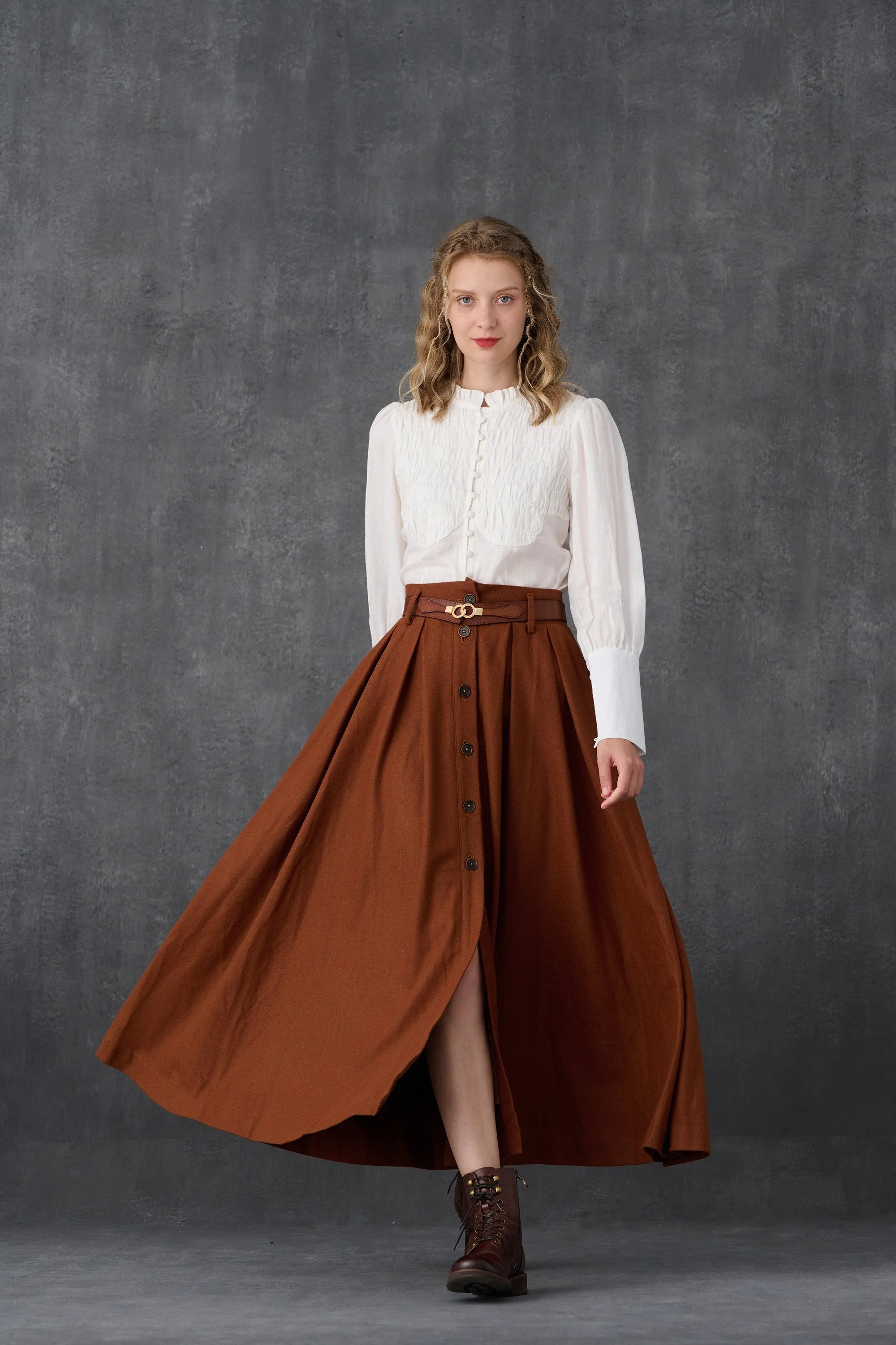 Naomi 33 |  buttoned up wool skirt in brown